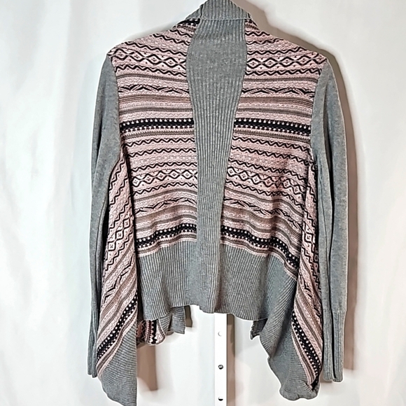 Kensie Women's Sweater Size Medium Fair Isle Shark Bite Hem Pink Gray Cardigan - Picture 7 of 7